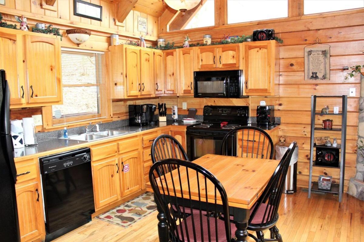 Mountain Joy -Private Treehouse Style Cabin That Sleeps 4-Free Tickets Gatlinburg Exterior foto